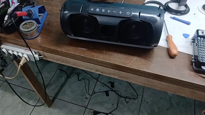 como desmontar a caixa da philco PBS220BT