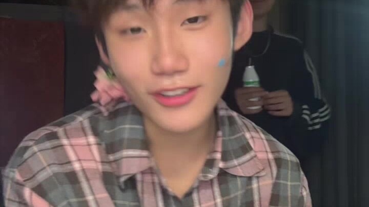 Đừng nhận nhầm nhé, tôi mới là Lục Cẩn Cẩn đấy!