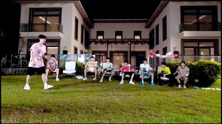 ขำจนล้มไปเลยจ้าาาา 555 ...