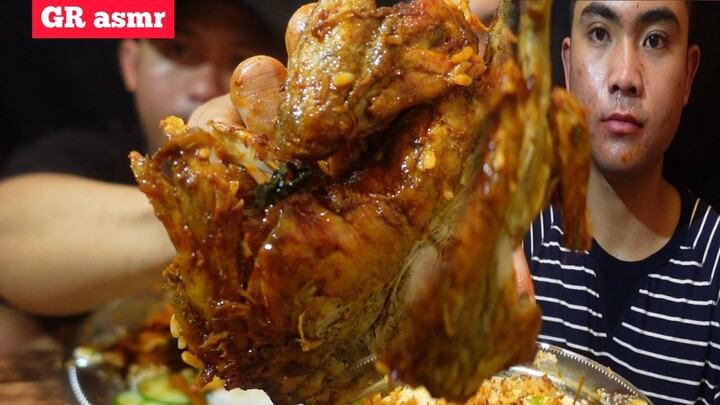 asmr,makan bareng satu ekor ayam goreng dan sambal cumi