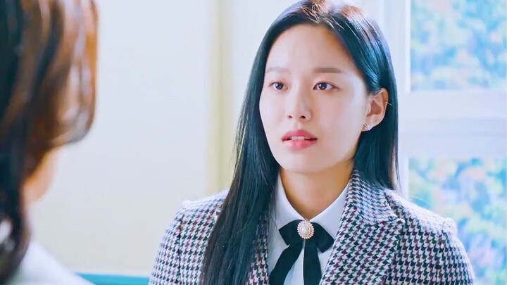 Back then, the second female lead was radiant; she was always protecting Zhou Jing. If only she hadn