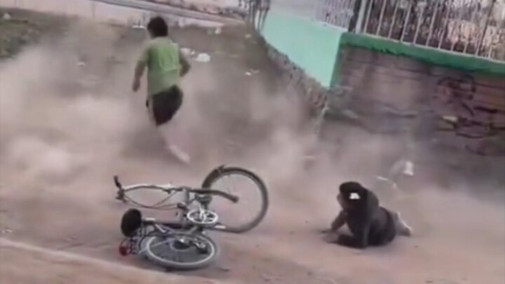 Dia berbalik dan pergi begitu saja, seolah sudah bulat tekad! Dia bahkan tidak melirikku sekali pun.