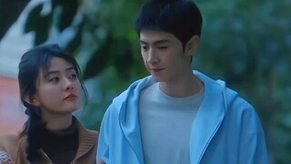 Azan bị què và Ranran luôn ở bên cạnh ông.