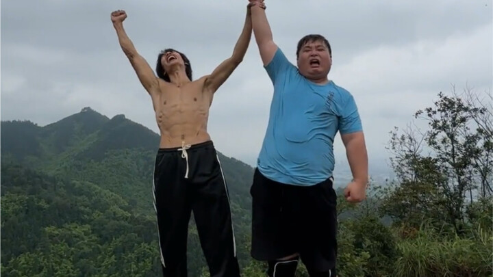 Pemandangan di puncak gunung harus dilihat sendiri.