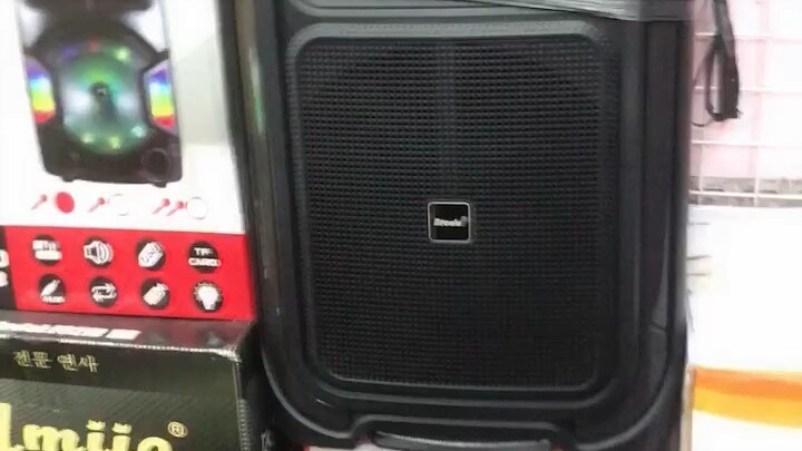 這世上最傻的就是你給別人樓梯下別人卻四處講你壞話得寸進尺的人不能慣敢翻臉別人才會照顧你的感受硬碰硬不一定解決問題但絕對解氣