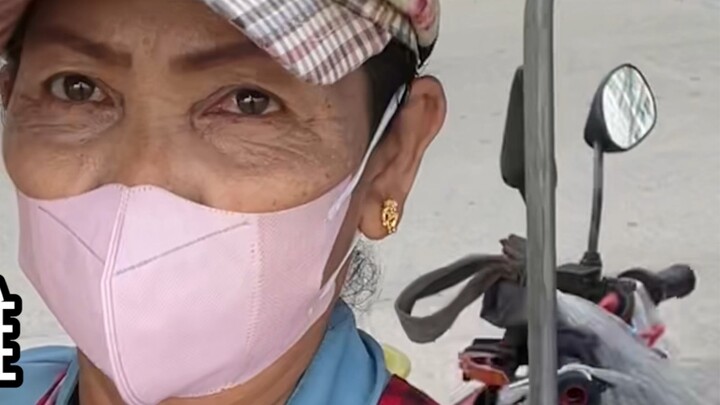 Thai Roadside Stall - ยำกุ้งส้มโอ