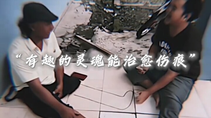 “Cuộc sống vẫn phải tiếp tục, đúng không? Hãy vui lên nào!”