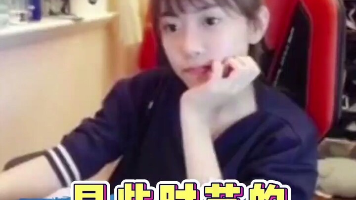 เมื่อก่อนพี่โจวยังเป็นเด็กสาวตัวเล็กๆ อยู่เลย แต่ตอนนี้แต่งหน้าเสร็จ ก็เริ่มทำคอนเทนต์สนุกๆ แล้วล่ะ