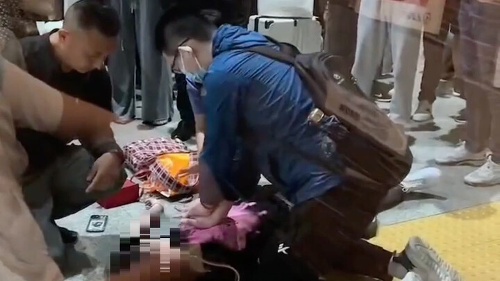 6月4日，我校检验医学院大四学生王万初火车站紧急救人