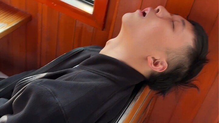 【Chuyện Kỳ Lạ】Gần đến Tết, các bạn về quê nhớ giữ kỹ đồ đạc quý giá khi di chuyển bằng phương tiện c