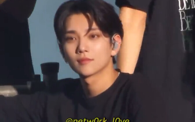 لقد أصبح أسطوريًا، هونغ جي شيو... لابد من النقر عليه!