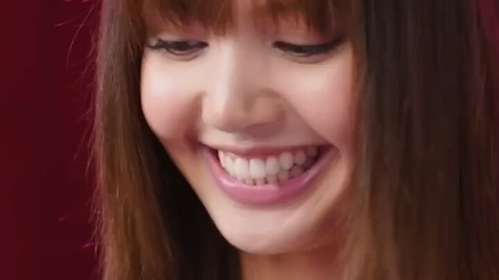 BLACKPINK member Lisa was so excited when she opened a POP MART blind box! Her expression is so real