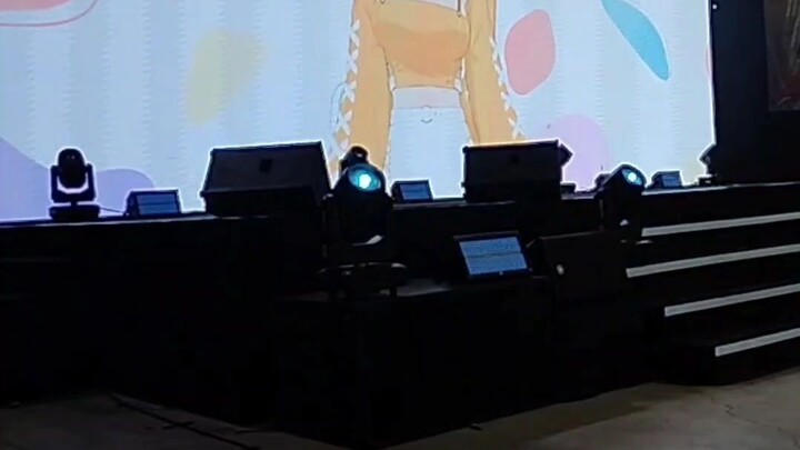 bả hát cháy quá 🔥😎