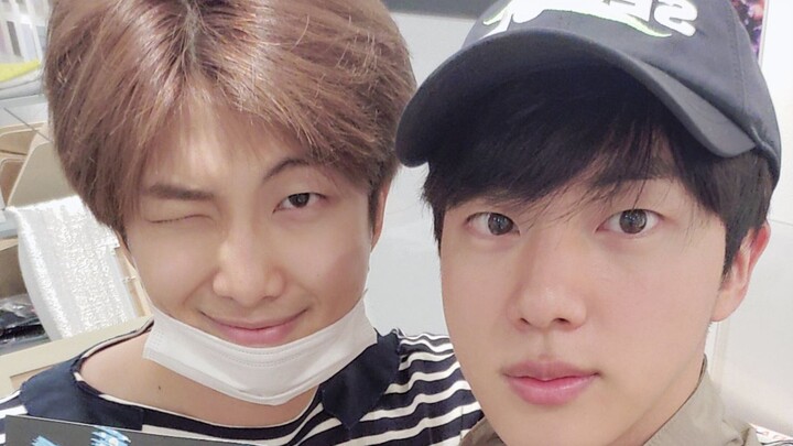 [WNS CC] 200524 Art Show Suddenly Turns into Mukbang: How a Superstar Gradually Gets Driven Mad