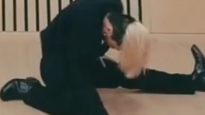 Promise me, I will dance during the awkward hair dyeing period❤️no slap