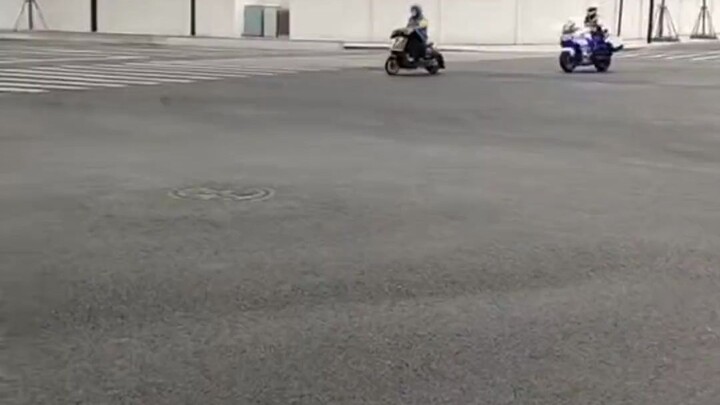 Tuân thủ luật giao thông, trân trọng mạng sống, lái xe cẩn thận, an toàn là trên hết.