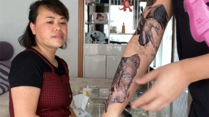 Tattoo stickers to scare Mom—Mom’s brilliant move!