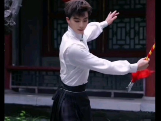 郭雨昂发Dou yin《回马枪》带身段