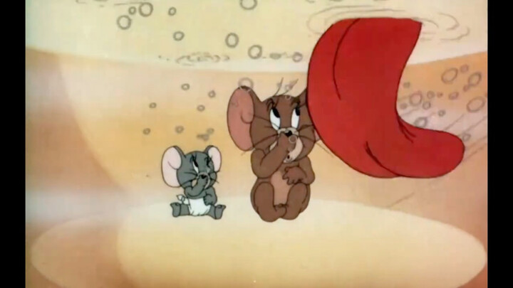 Two little cuties are hiding in the milk tray, haha.