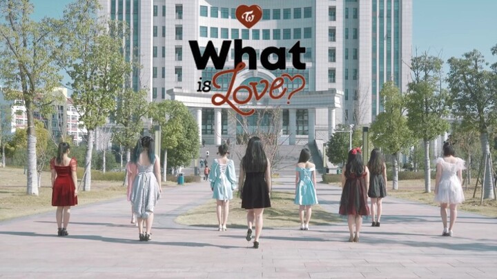 ช่วยตอบฉันหน่อยได้ไหม ความรักมีความรู้สึกยังไงนะ? What is Love? - การเต้นคัฟเวอร์โดย TWICE 【ทีมเชียร