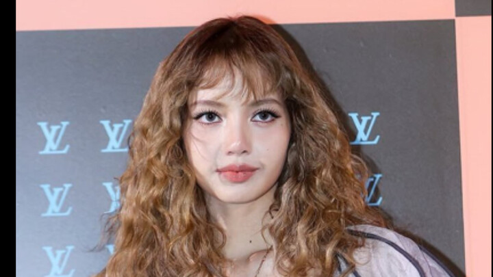 Động tác nhảy của Lisa gây tranh cãi, lập tức chiếm vị trí số 1 trên bảng hot search; netizen bình l