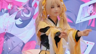 Little yellow chick dances