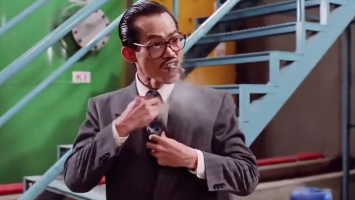 Yuanhua đi xuống cầu thang một cách thần kỳ. Tôi đã học động tác này trước đây, nhưng cuối cùng lại 