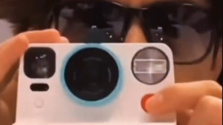 أخيرًا وصلنا إلى 100 ألف متابع، تعال وسأقوم بالتقاط صورة لك مجانًا