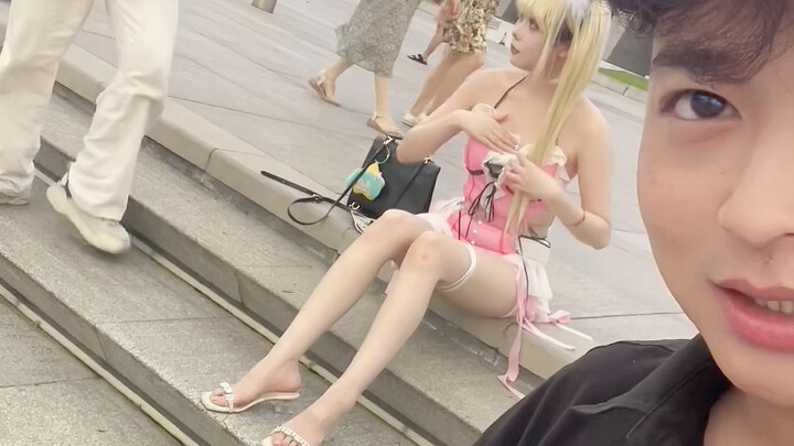 Kakinya sangat putih