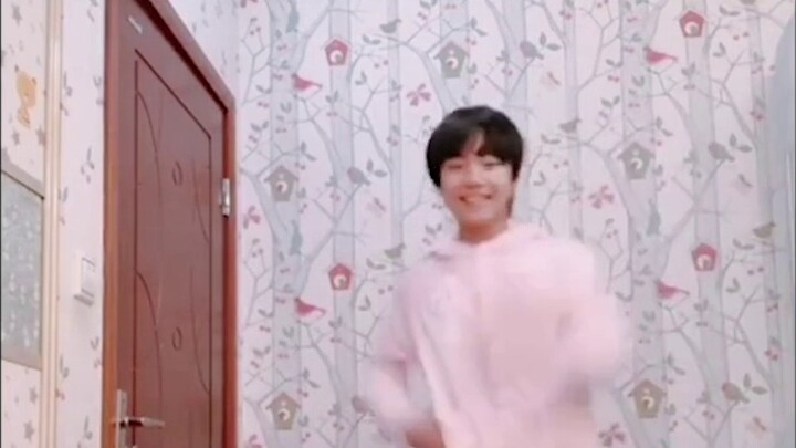 A 13-year-old trainee from China danced to TWICE's What Is Love! Can boys be so cute?!