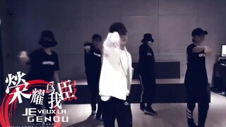 街舞电影的首选第一个想到的就是他|荣耀向我俯首◎王一博