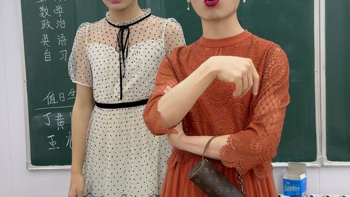 จำลองฉากครูศิลปะและครูประจำชั้นคุมสอบอย่างละเอียด