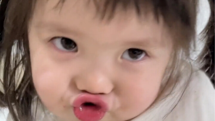 Dia bilang aku lucu banget, lho!