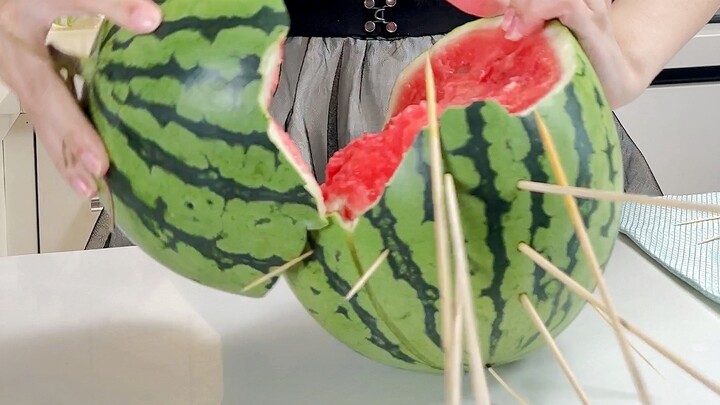 Cara Makan Semangka yang Benar