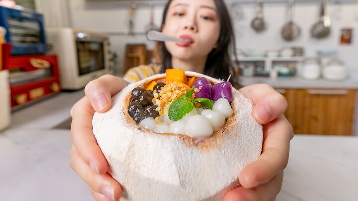 Sea Coconut Jelly-Open a coconut is as easy as cutting tofu