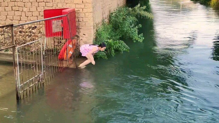 Can I swim here in the wild?