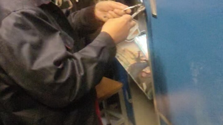 เหรียญที่หอพักถูกกุญแจล็อกไว้ในตู้แล้ว