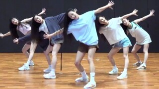 NewJeans Hype boy +Perhatian +Cookie versi kedua ruang latihan dansa server pribadi!