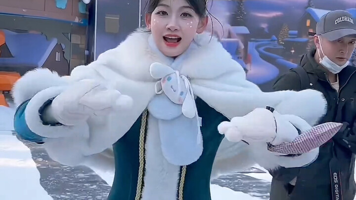 ชาวเน็ต: เทียนจินน่าจะออกกฎอย่างชัดเจนว่า ห้ามผู้หญิงพูดภาษาถิ่นเทียนจินในที่สาธารณะก่อนอายุ 50 ปี