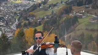 "الكمان في الماء أنيق، أنيق للغاية"