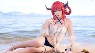 [Cosplay] [Arknights] Surtr quyến rũ trong bộ trang phục bãi biển