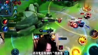 Trương Đại Hiền hiếm khi thừa nhận thân phận của mình trong trò chơi và bị một cô gái trẻ tra tấn
