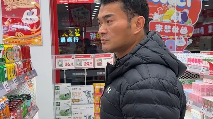 It’s been ages since I last went to the supermarket—let’s head to the snack aisle and see what tasty