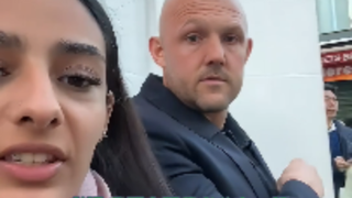 هل حقاً لن يتعرض هذا الشخص الاجتماعي للضرب؟