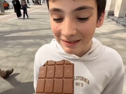 Randomly feed chocolate 🍫