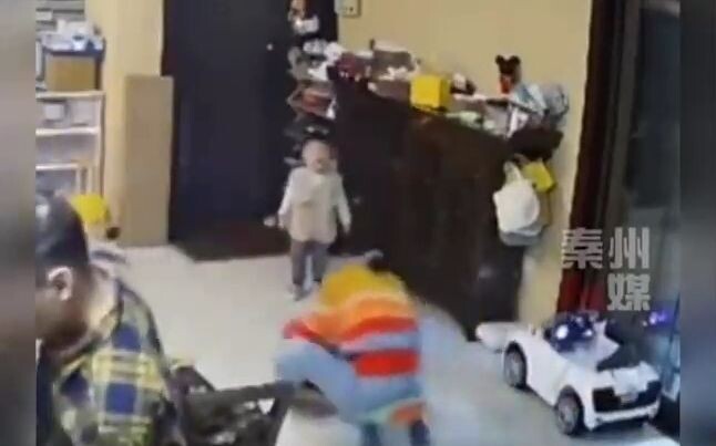 The child’s toy was confiscated by the dad, and the mom was even adding fuel to the fire.