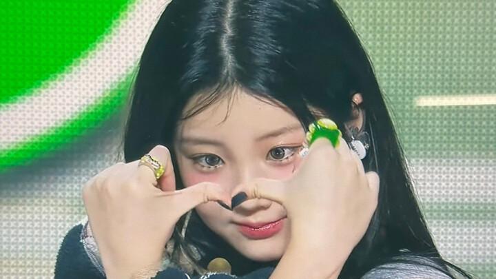«WONHEE» «Tick-Tack»: Thưởng thức phần biểu diễn kèn của nữ thần đáng yêu — Xem xong vui cả ngày!
