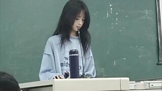 "Apakah kamu masih akan terganggu di kelas dengan guru seperti ini?"