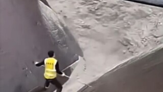 Petugas keamanan: Saya baru saja pergi sebentar...