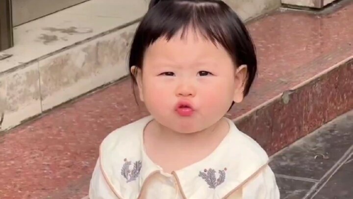 การมีลูกน้อยที่เป็นคนสังคมเก่งนี่จะรู้สึกยังไงนะ~ สะบัดๆ: ฉันกินอยู่สบายด้วยความสามารถของตัวเอง ใครห